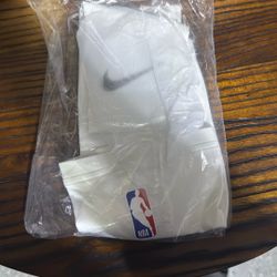 Nike Sleeve With Padding 