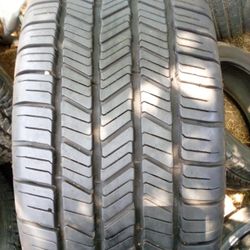 275/55/20 Almost New Lots Of Thread Goodyear Tire Only One Tire $80
