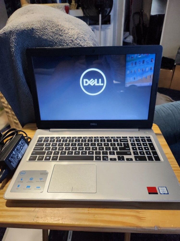DELL 15.6" Touch Screen LAPTOP i7-8550U,20GB RAM,256 SSD HD,Windows 11