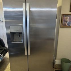 Whirlpool Side-By-Side 25 Cubic Feet