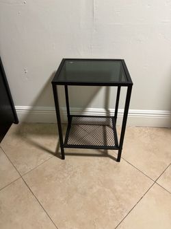 Mesa de aluminio y cristal
