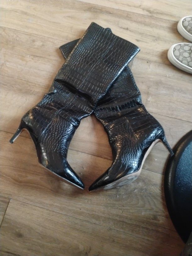 Women's 9 Alligator Print Hills Boots