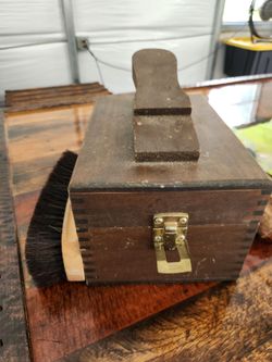 Shoe shine box