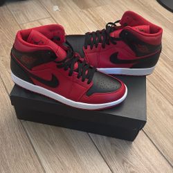Air Jordan 1 Mid Gym Red Black-White Reverse Bred