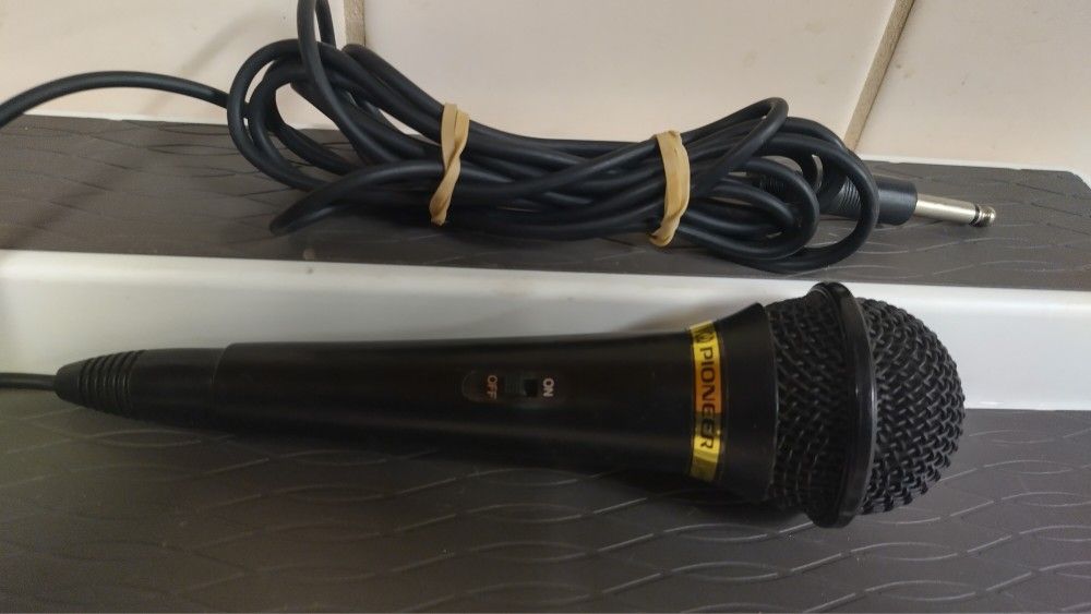 Pioneer Uni-Directional Dynamic Microphone Model DM-02 IMP 600 Ohm