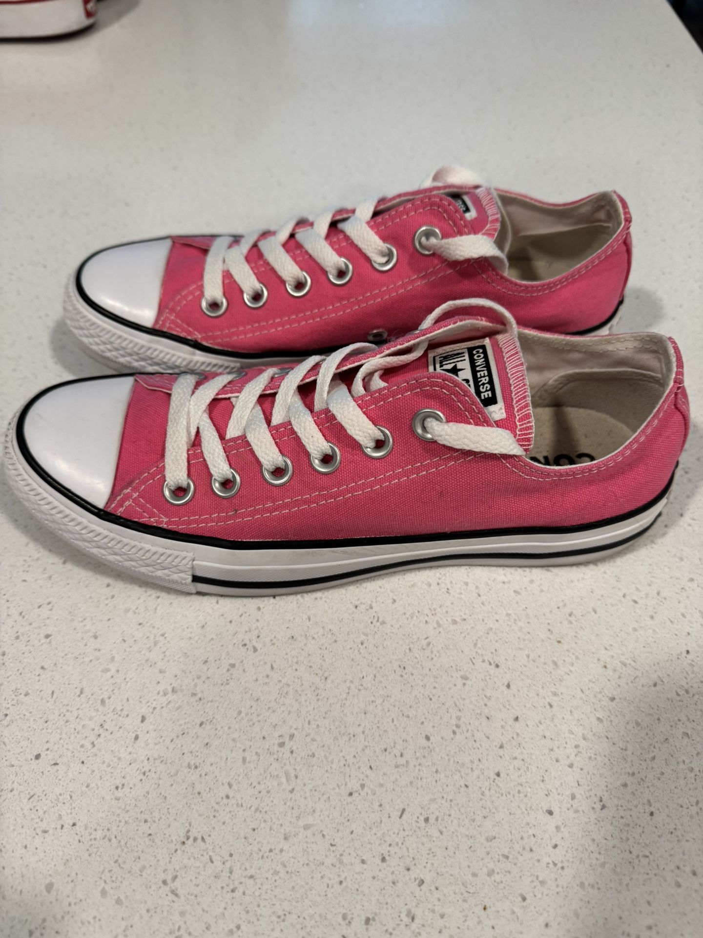 Women’s Size 7 Chuck Taylor All Stars