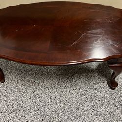 Oval Cherry Wood Coffee Table vintage Detail Legs