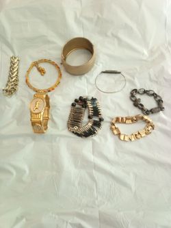 Bracelets 8 bracelets . Antique