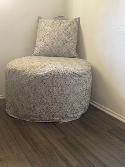 35 Inch round Ottoman storage very strong with cushion pick up Raseda and vanowen