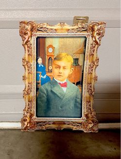 Spooky portrait Halloween wall decor