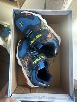 Toddler shoes 6c