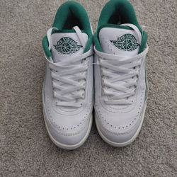 JORDANS  2/3 PINE GREEN 8.5 MENS LIKE NEW