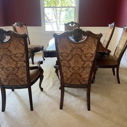 Dining Table, 6 Chairs And 2 Extra Pieces Of Leaves 