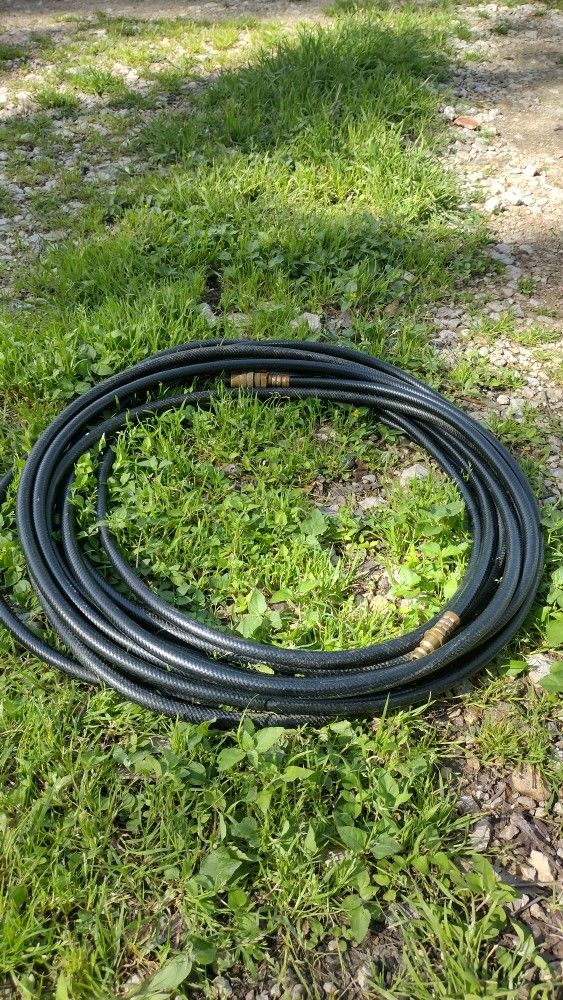 SERIOUS BUYERS ONLY, 40 FT COMPRESSOR HOSE, NO LEAKS EXCELLENT CONDITION"PRICE IS FIRM"