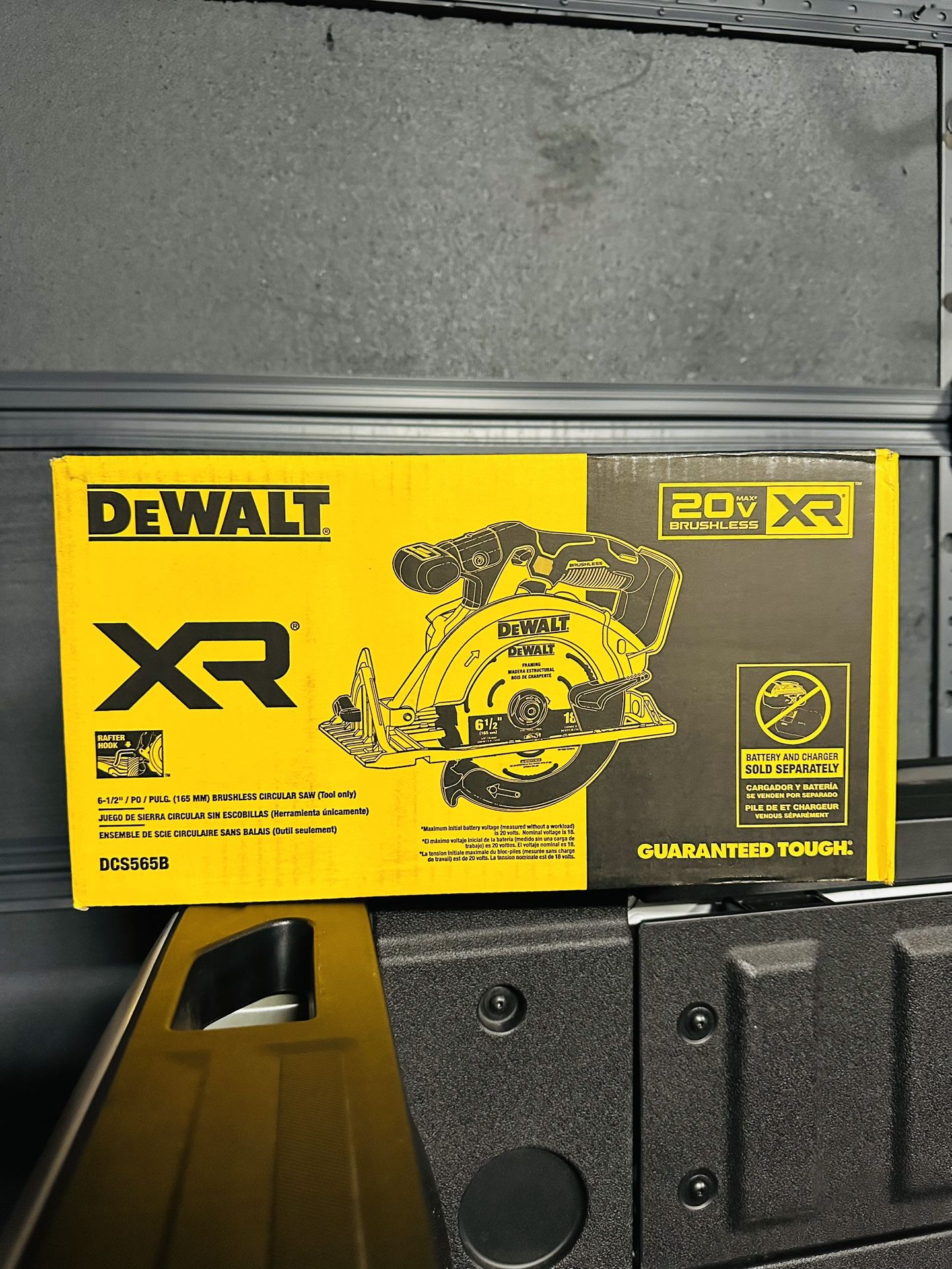 DEWALT 20V XR Brushless 6-1/2 in. Sidewinder Style Circular Saw (Tool Only)