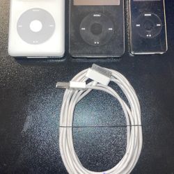 3- Apple Ipods With Charger 