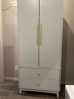 Perfect condition closet not even a scratch