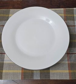 New Robert Stanley Dinner Plates