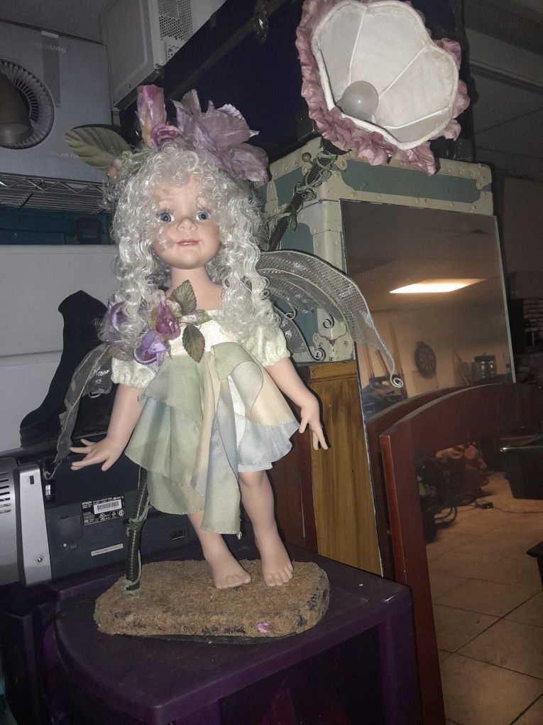 Exquisite FAIRY LAMP Table Light DUCK HOUSE HEIRLOOM DOLLS Mythical Figure