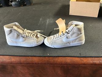 Nike shoes size 8