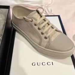 Authentic sneakers very good