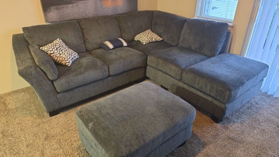 Blue Sectional w Ottoman