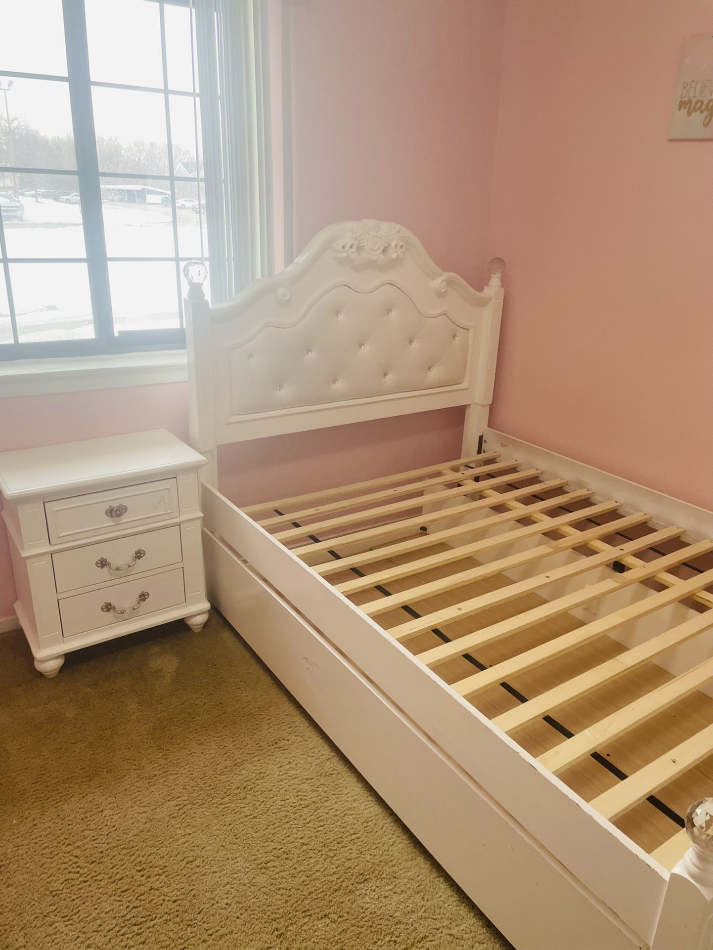 Full Size Bedroom Set With Trundle ( Five Pieces )