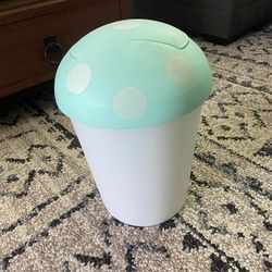 Pending pick up. Various free items, Trash cans, curtains,