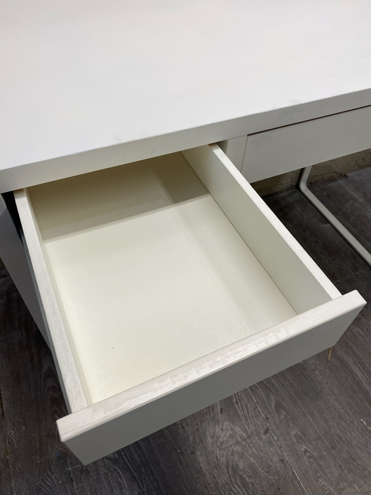 White Desk With Storage Local Delivery Available for a Fee See My Other Items 😀