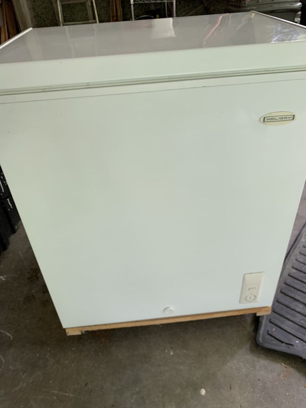 Holiday brand chest freezer 5.0 cu ft capacity for Sale in Kirkland, WA