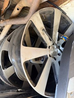 26” rims only 3 dubs brand 2 good 1 bad only 1 tire