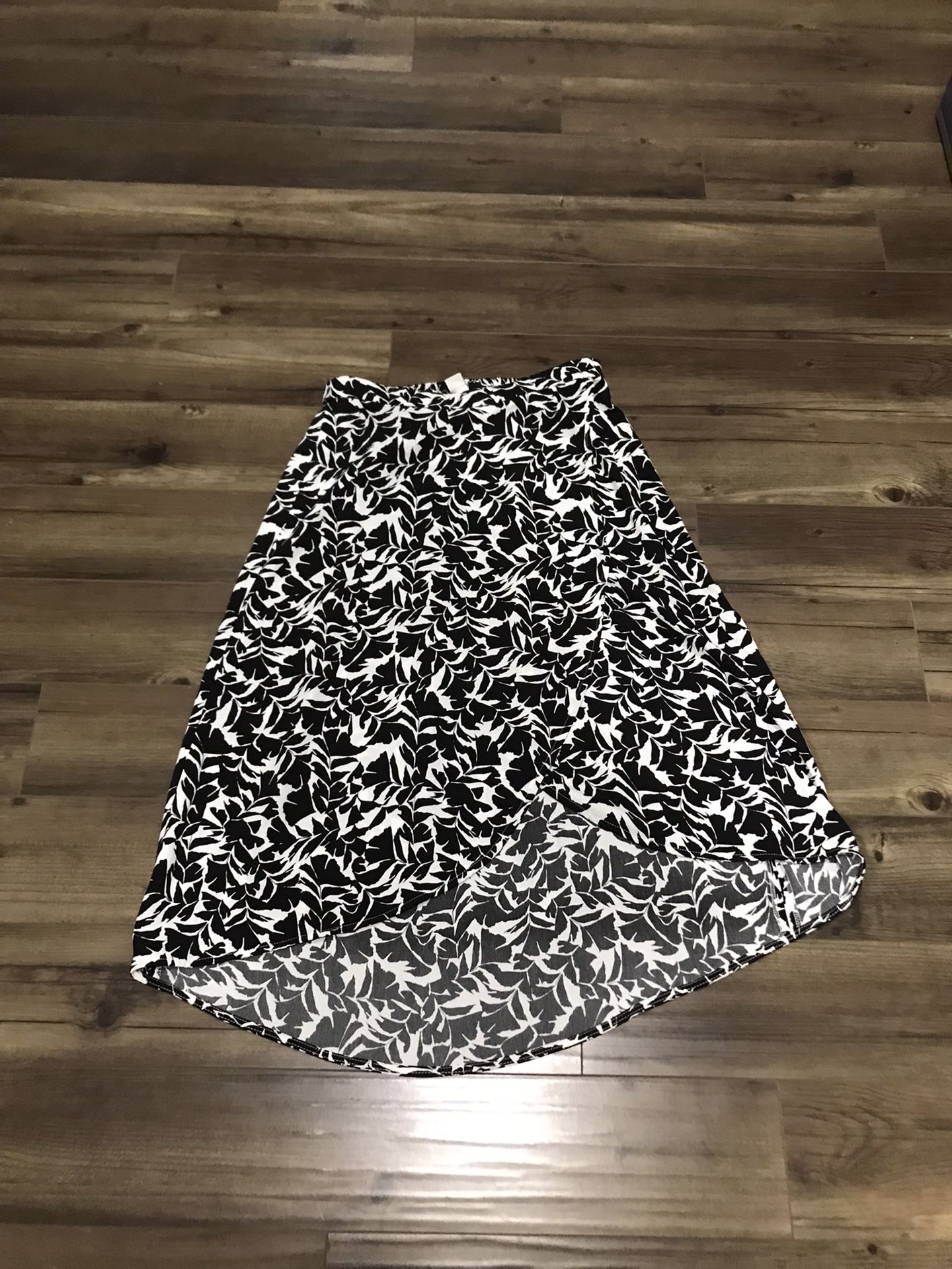 Womans J Crew Black And Whit Skirt. 