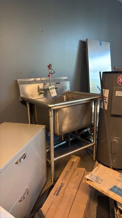 Hand wash station