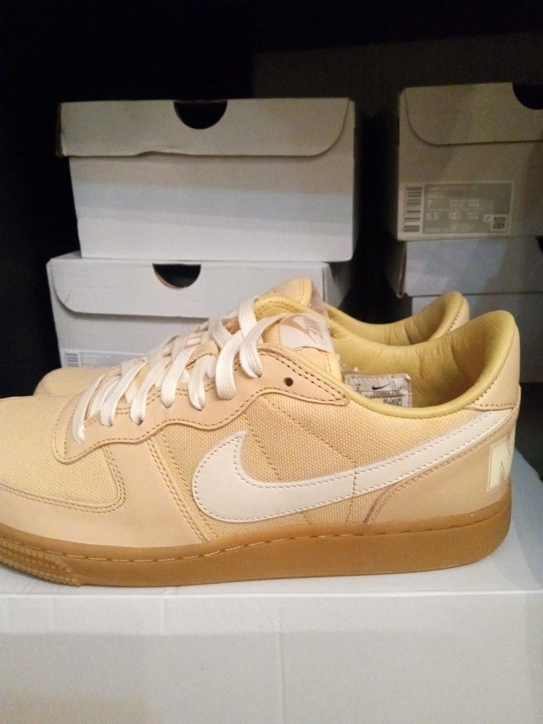 Nike Size 9 Brand New!