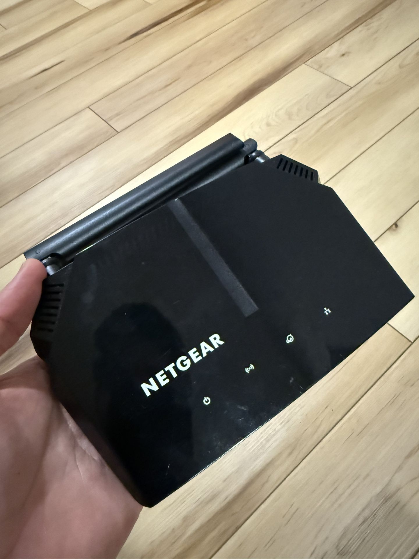 Netgear R6120 AC1200 dual-band Wi-Fi router