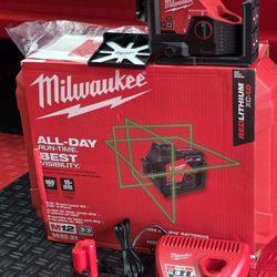 Brand New MILWAUKEE M12 12-Volt Lithium-lon Cordless Green 250 ft. 3-Plane Laser Level Kit with One 4.0 Ah Battery, Charger and Case