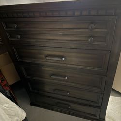Dresser and Chest of Drawers Ser