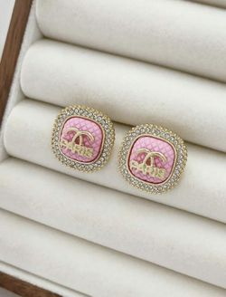 🩷 STUNNING CC Earrings🩷 NEW😍
