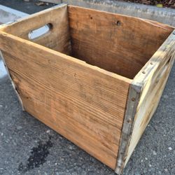 Vintage 1950's-1960's 7-Up Wooden bottle crate 
