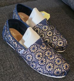 Tom's navy with gold lace NEW