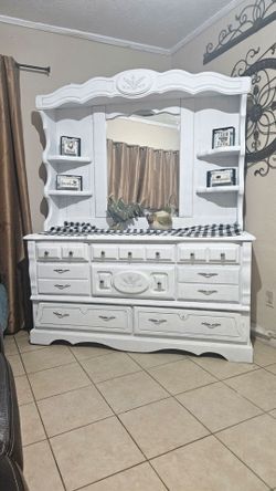 Wood Dresser 8 drawer Size 63: wide /73:H