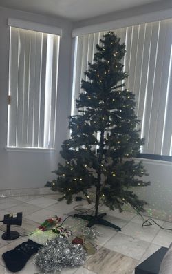 Built In Lights Christmas Tree And Lazer Projector 