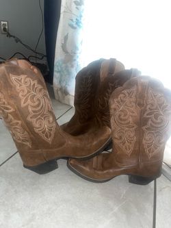 Cowgirl boots ariat