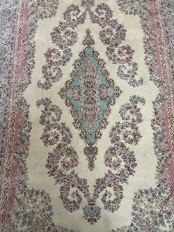 Elegant Hand Weaved Wool Rug