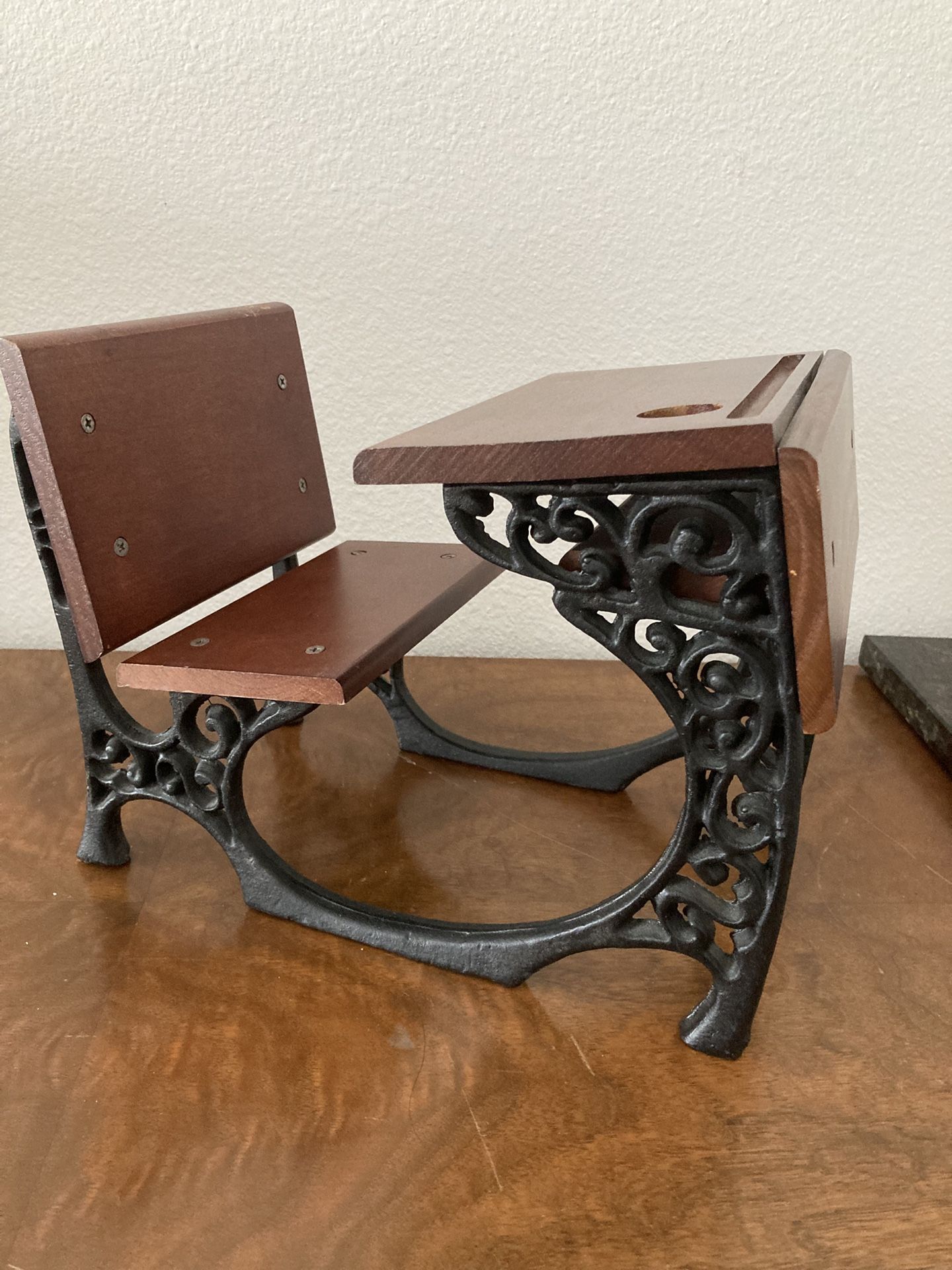 REPLICA AMERICAN GIRL DOLL DESK