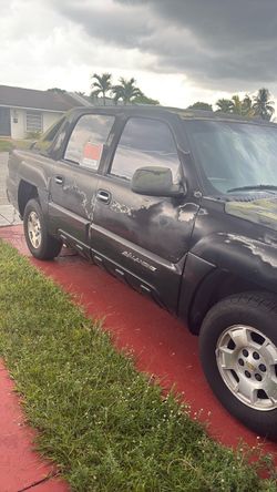 car call this number (contact info removed) his name is Orlando