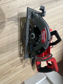 Milwaukee 7 1/4” cordless saw