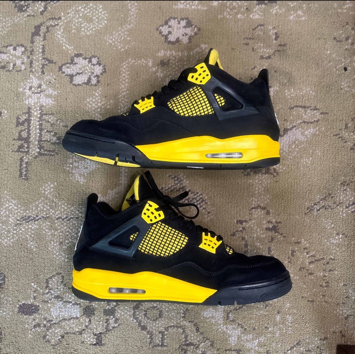 Jordan 4 Thunder