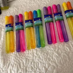 14 INDIVIDUAL BOTTLES OF BUBBLES WITH BUBBLE WAND