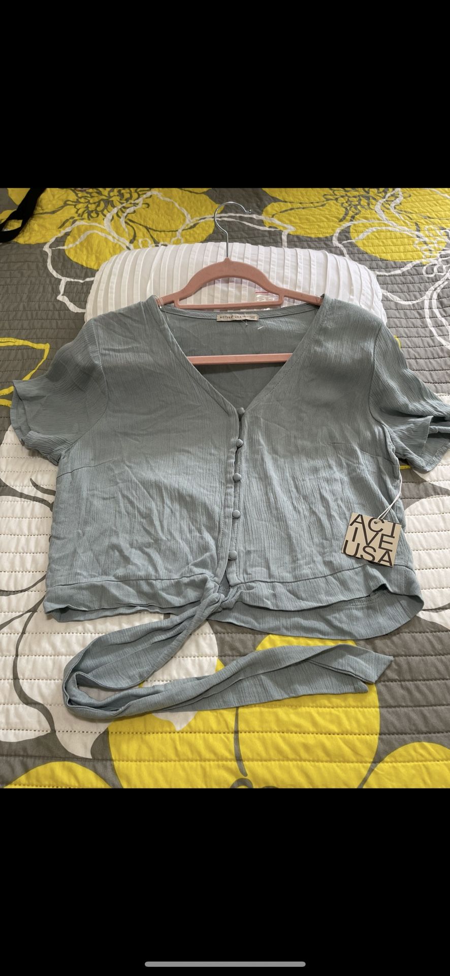 Active Usa Crop Top Size Large For Ladies . New Whit Tags Original